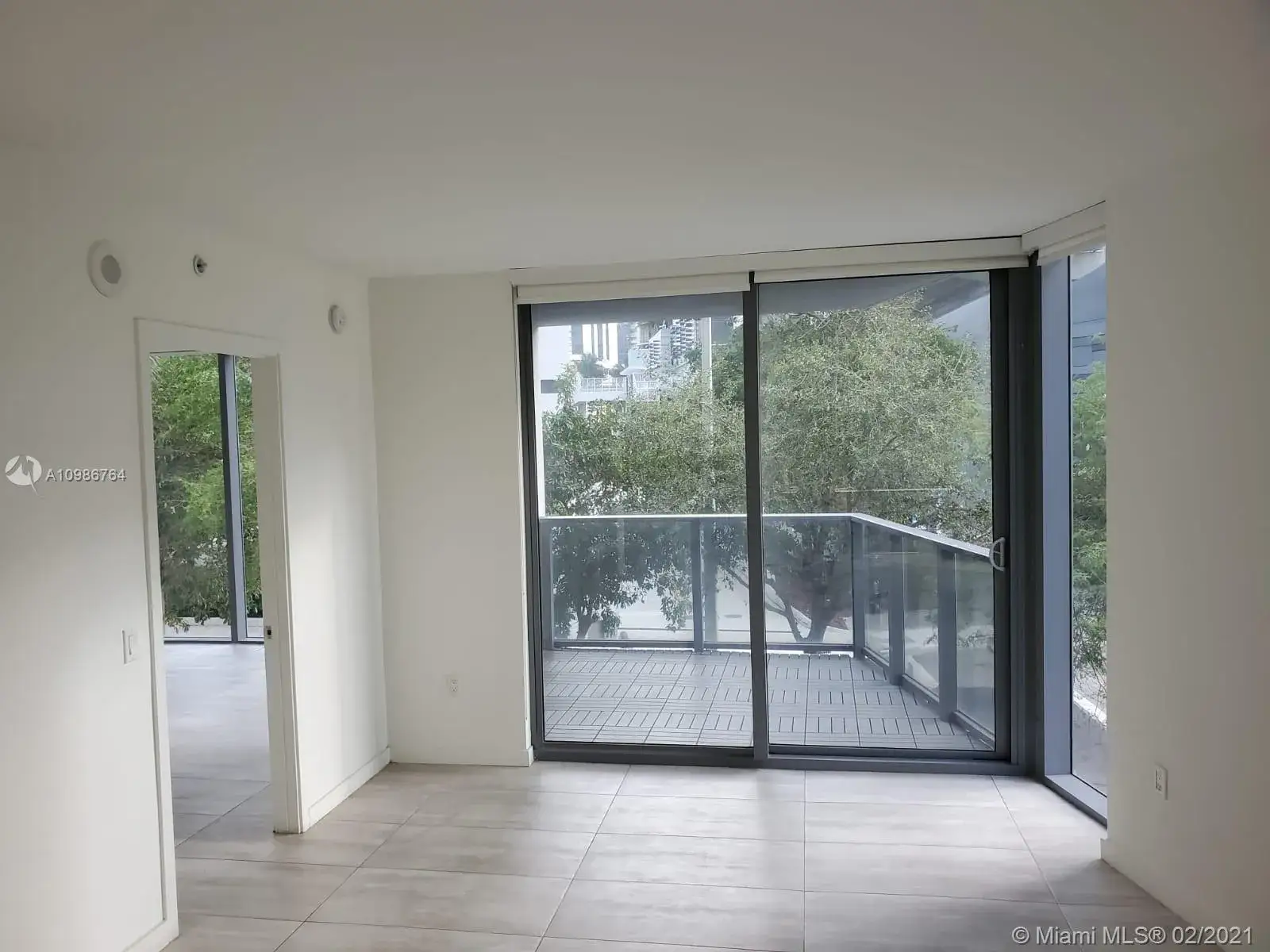 2 bedroom 2 bath Residential Lease for rent at 31 SE 6th St # 301, Miami FL 33131