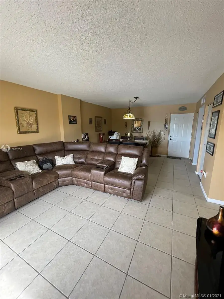1 bedroom 1 bath Residential for sale at 8240 SW 210th St # 214, Cutler Bay FL 33189