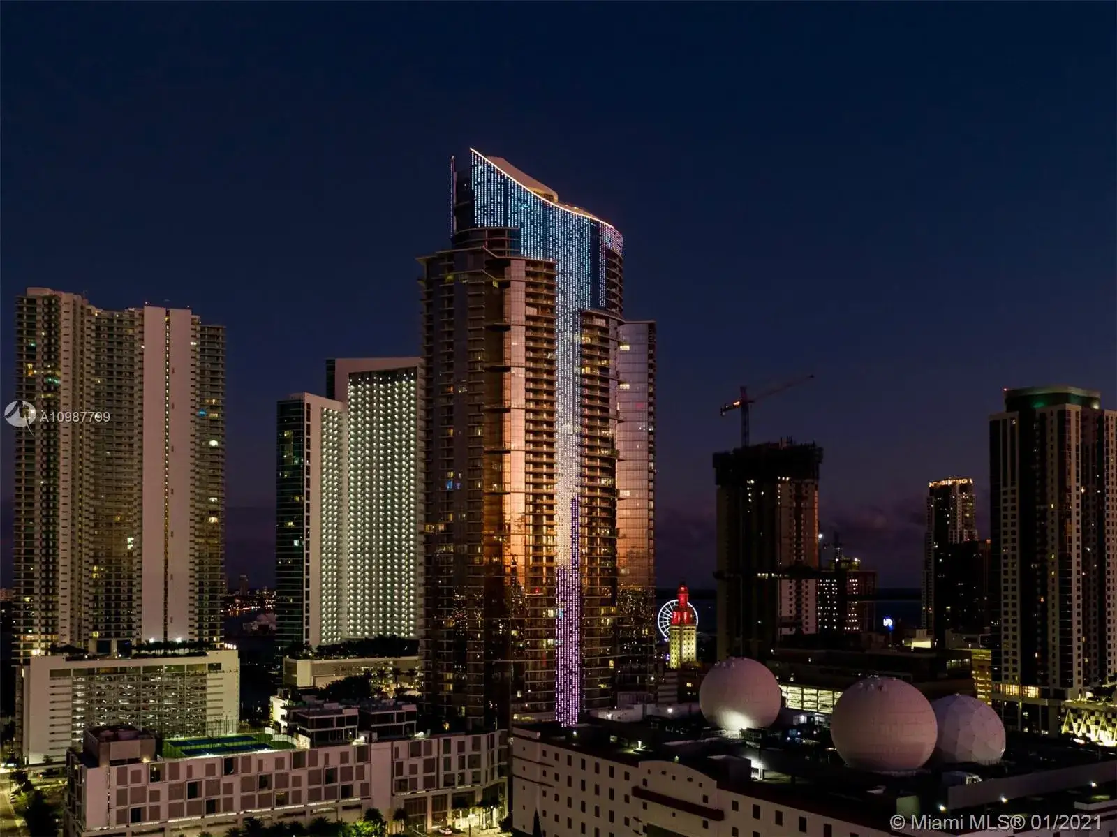 4 bedroom 4 bath Residential Lease for rent at 851 NE 1st Ave # 1701, Miami FL 33132