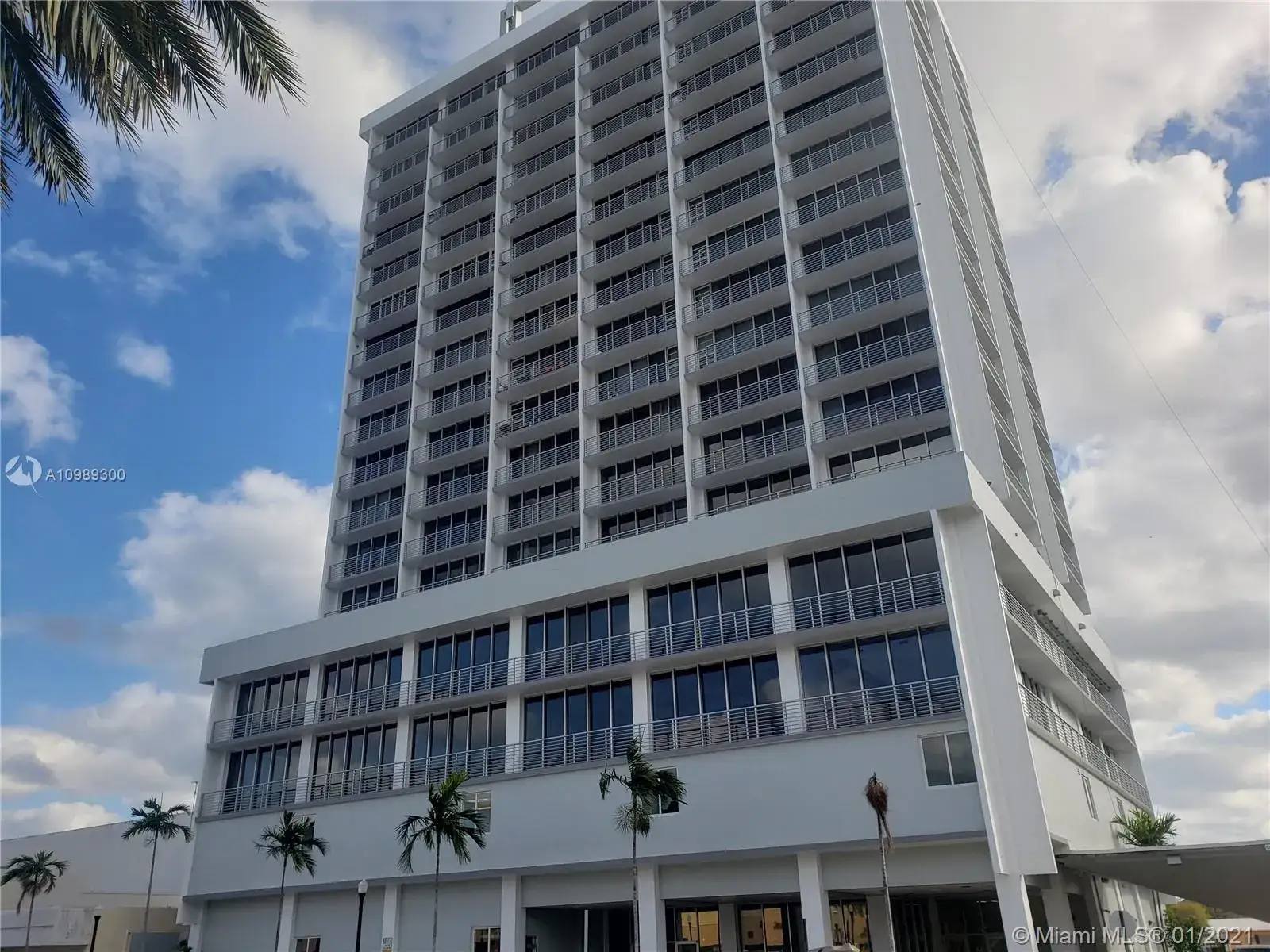 1 bedroom 1 bath Residential for sale at 1720 Harrison St # 12D, Hollywood FL 33020