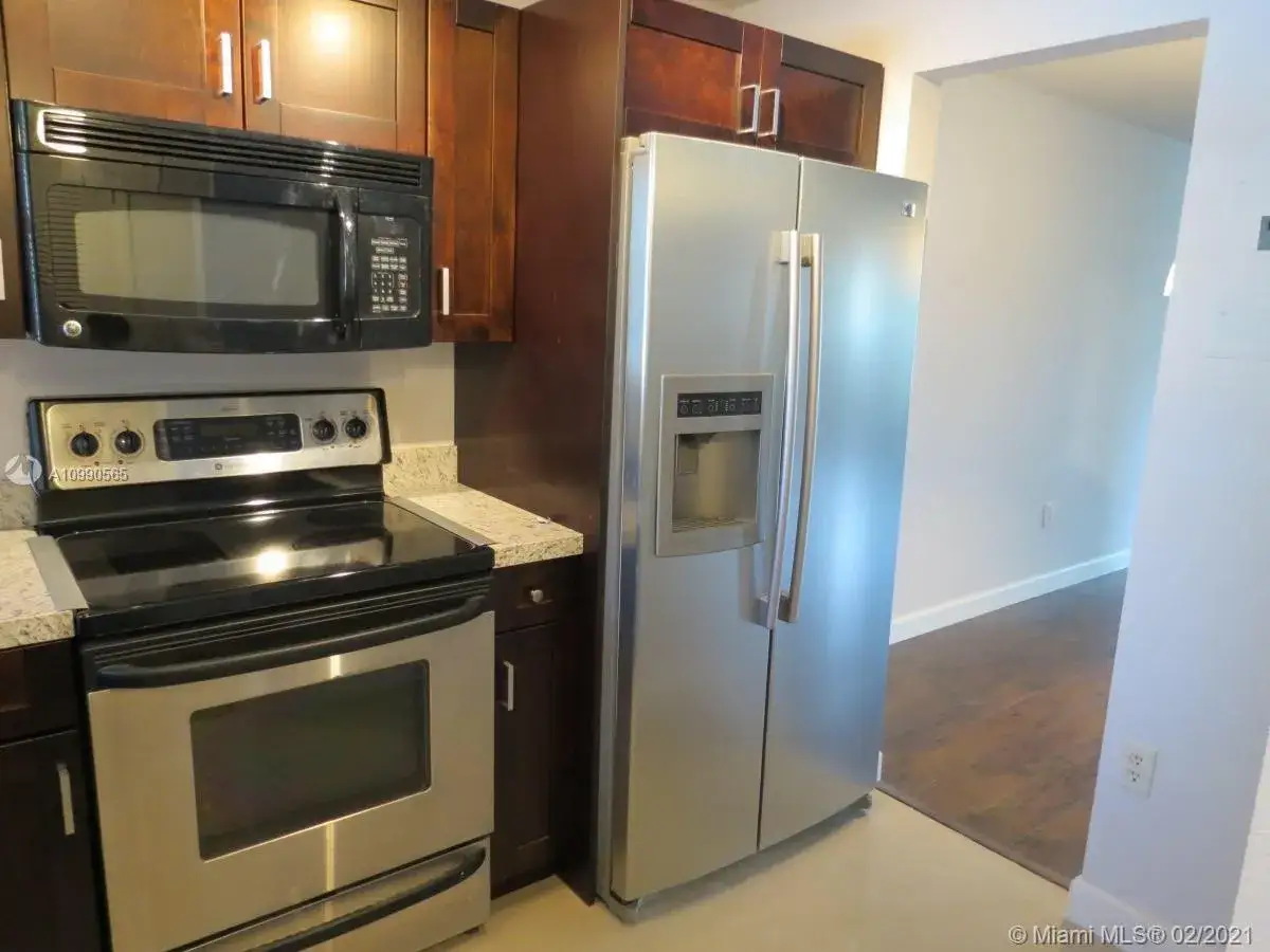 2 bedroom 2 bath Residential Lease for rent at 8285 Sunrise Lakes Blvd # 112, Sunrise FL 33322