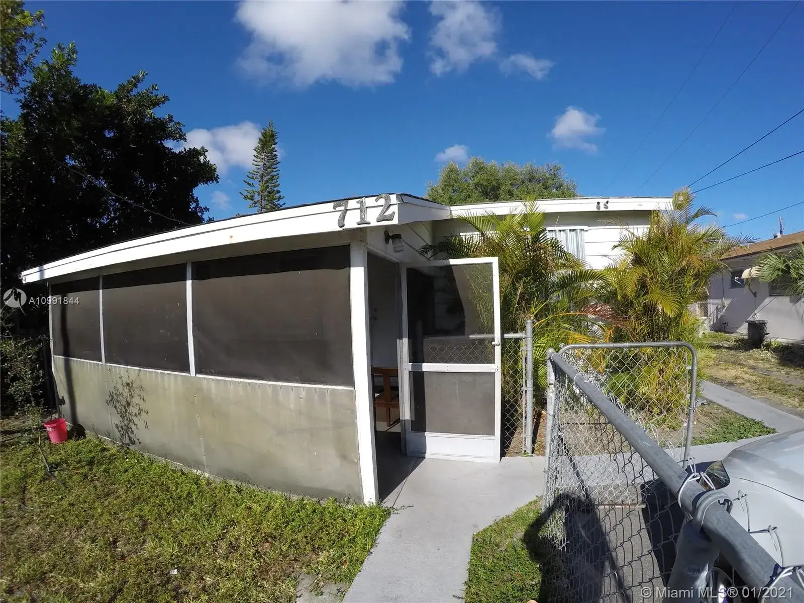 2 bedroom 1 bath Residential Lease for rent at 712 SW 7th Ave, Hallandale Beach FL 33009