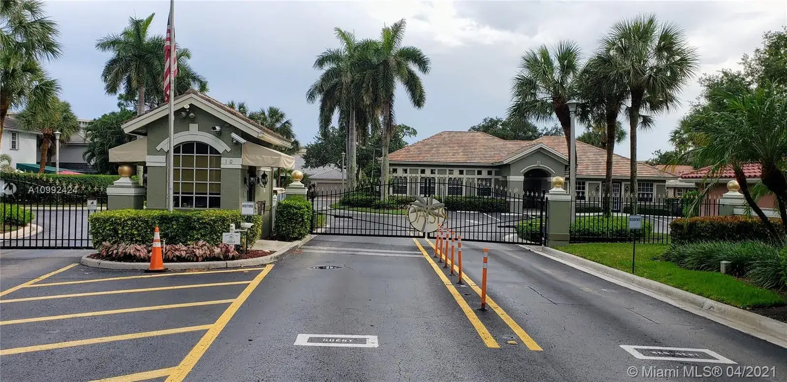 3 bedroom 2 bath Residential Lease for rent at 130 Palm Desert Ln, Pompano Beach FL 33069
