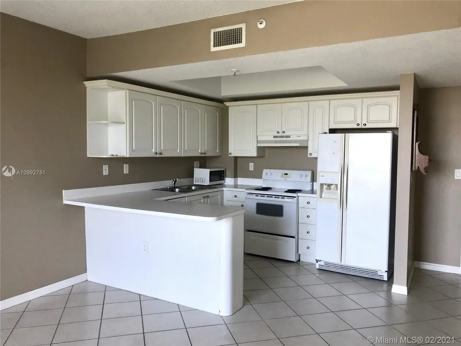 1 bedroom 1 bath Residential for sale at 3500 Coral Way # 511, Miami FL 33145