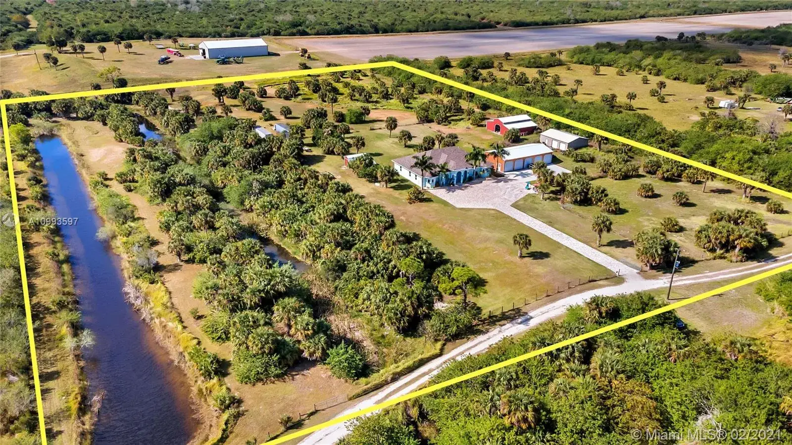 6 bedroom 5 bath Residential for sale at 7684 County Road 78, La Belle FL 33935