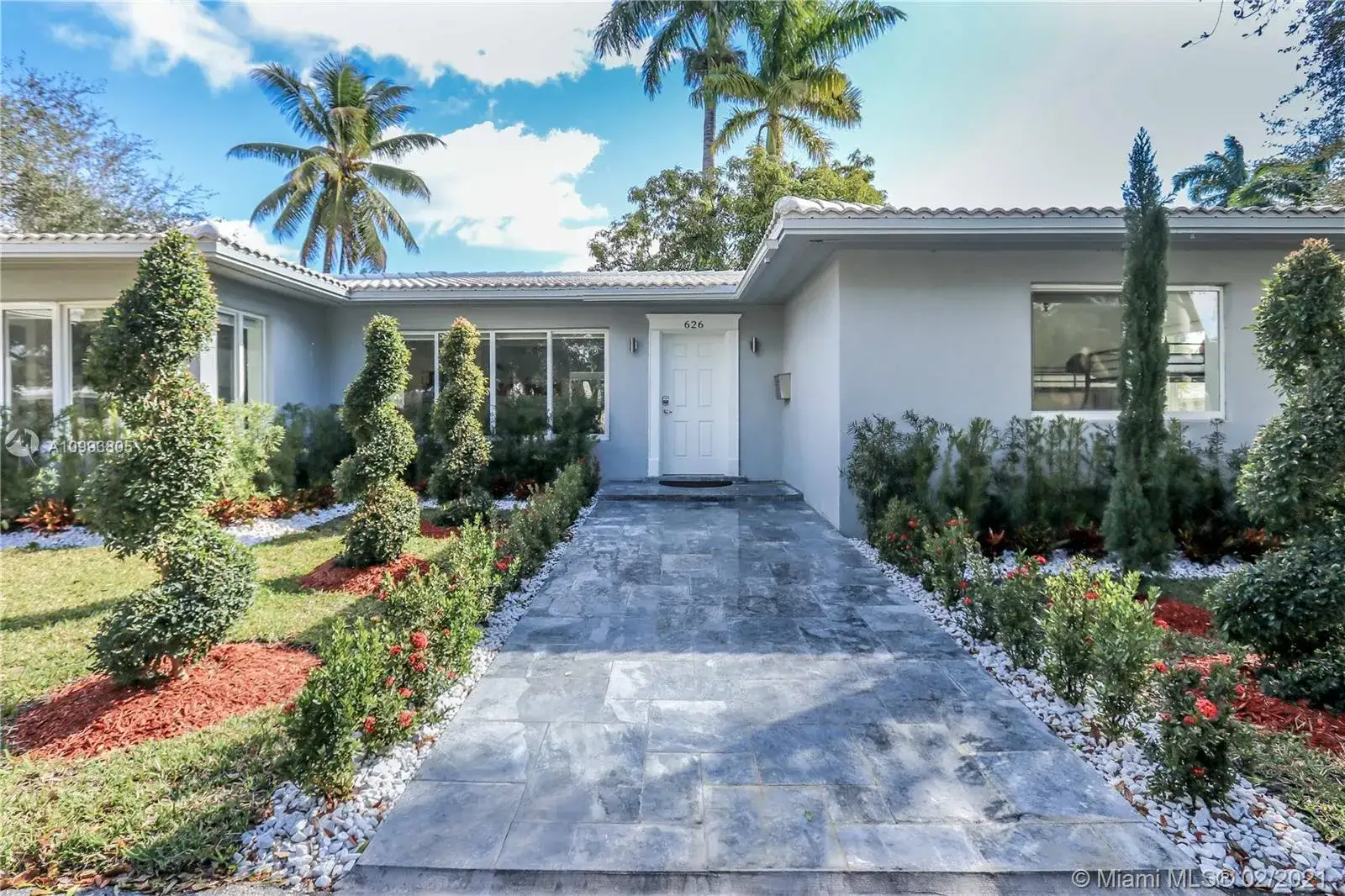 4 bedroom 3 bath Residential for sale at 626 S 13th Ave, Hollywood FL 33019