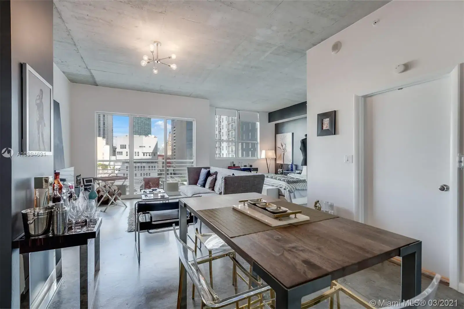 1 bedroom 1 bath Residential for sale at 133 NE 2nd Ave # 711, Miami FL 33132
