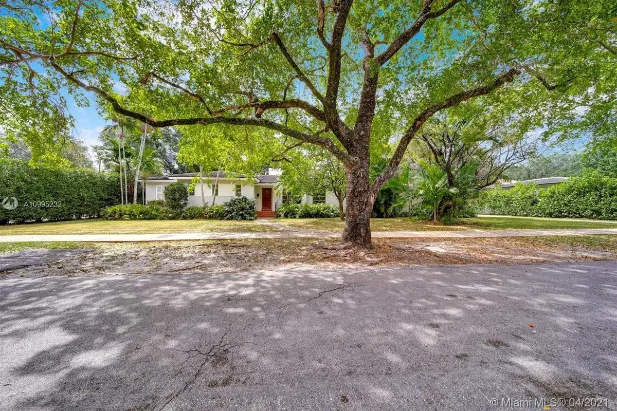 5 bedroom 5 bath Residential for sale at 916 Milan Ave, Coral Gables FL 33134