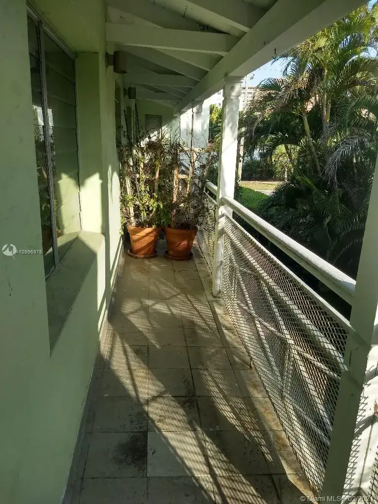 2 bedroom 2 bath Residential Lease for rent at 2830 Pine Tree Dr # 4, Miami Beach FL 33140