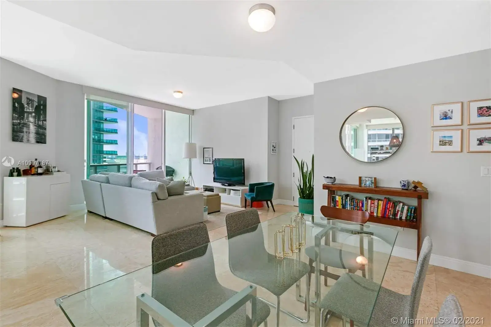 2 bedroom 2 bath Residential Lease for rent at 218 SE 14th St # 802, Miami FL 33131