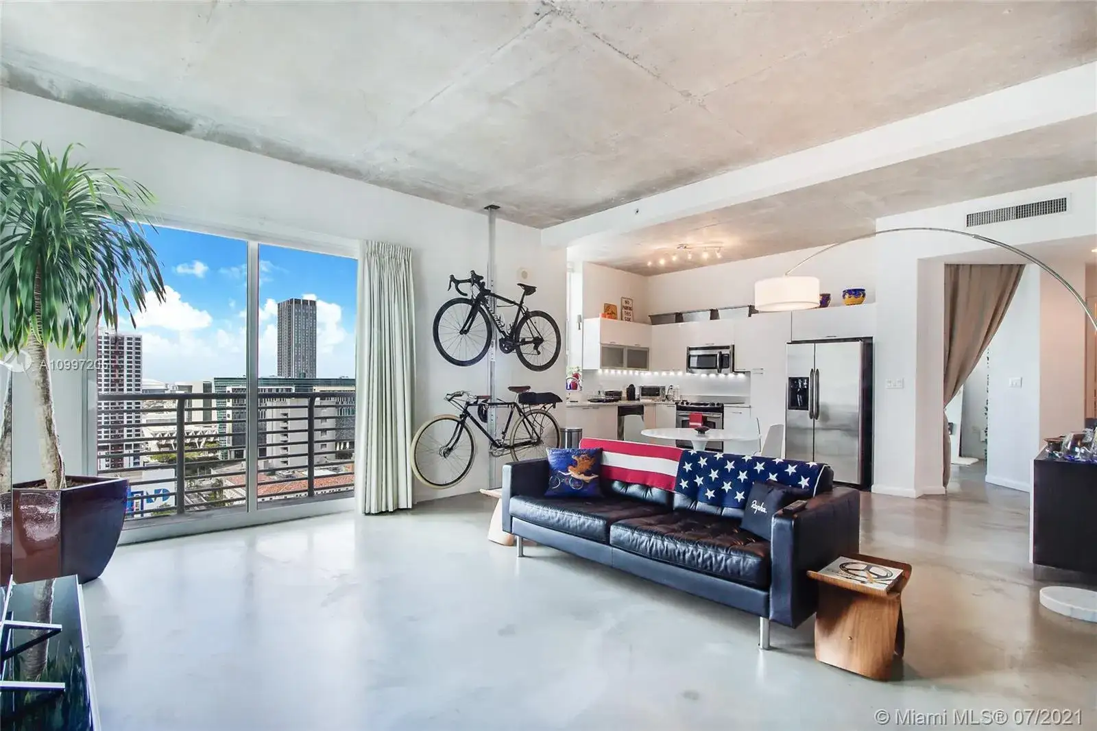 2 bedroom 2 bath Residential for sale at 234 NE 3rd St # 2207, Miami FL 33132