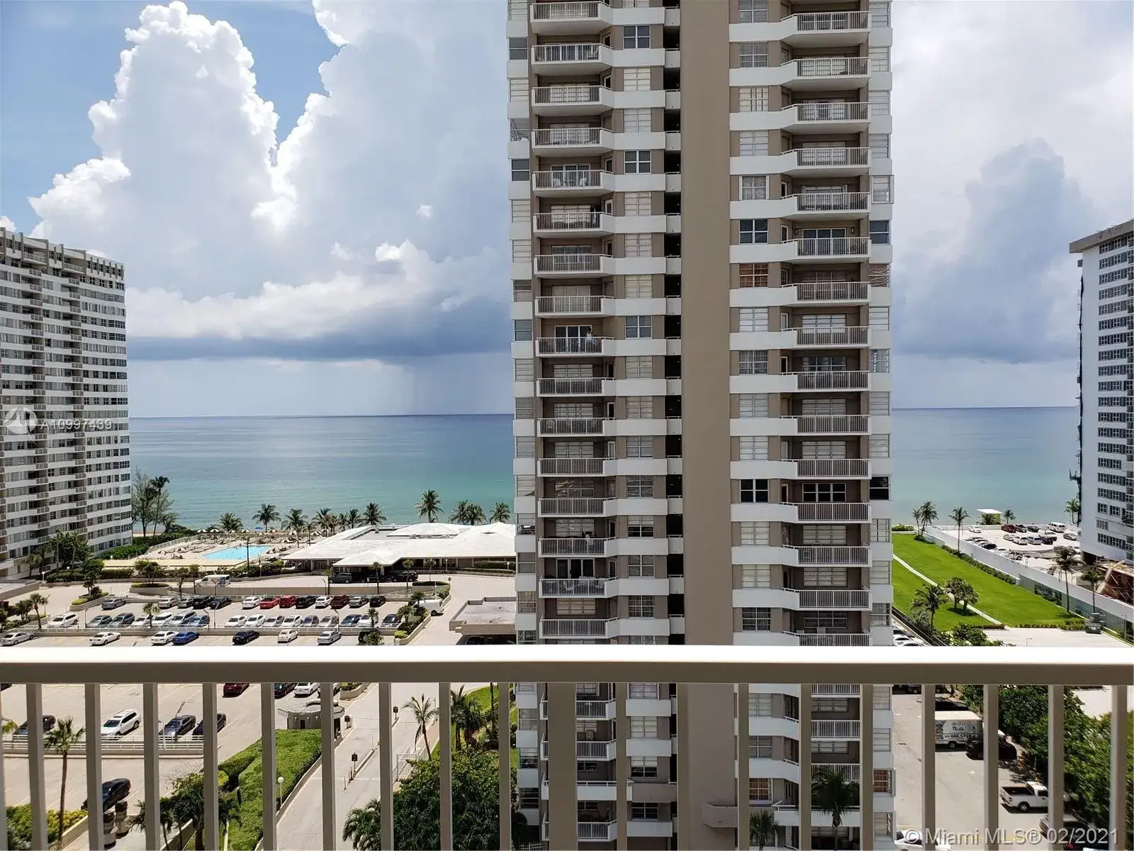 2 bedroom 2 bath Residential Lease for rent at 1985 S Ocean Dr # 11P, Hallandale Beach FL 33009