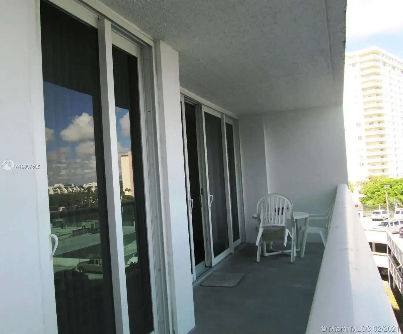 1 bedroom 1 bath Residential for sale at 100 Bayview Dr # 530, Sunny Isles Beach FL 33160
