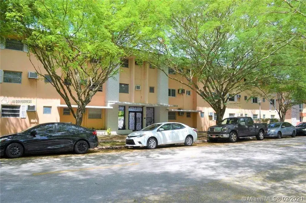1 bedroom 1 bath Residential for sale at 1014 Salzedo St # 203, Coral Gables FL 33134