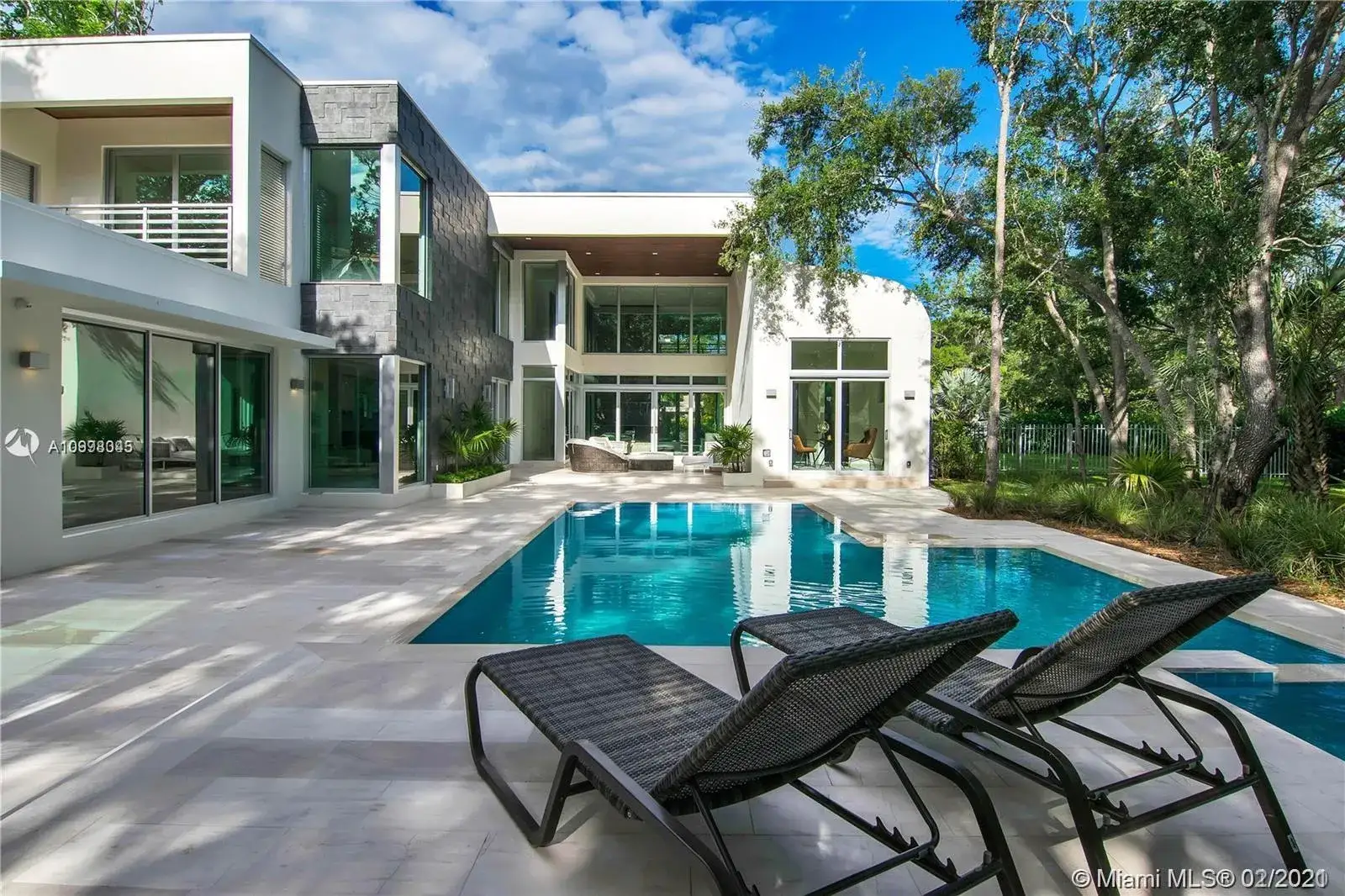 7 bedroom 9 bath Residential for sale at 6301 SW 114th St, Pinecrest FL 33156