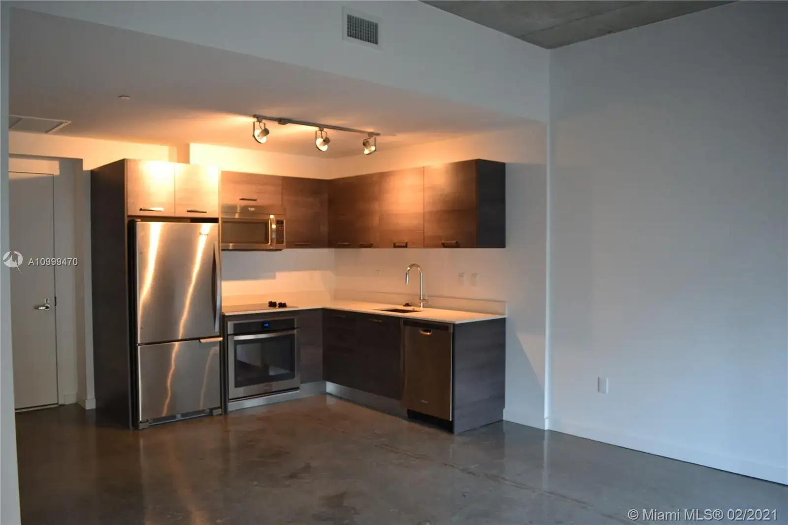 1 bedroom 1 bath Residential for sale at 151 SE 1st St # 1207, Miami FL 33131