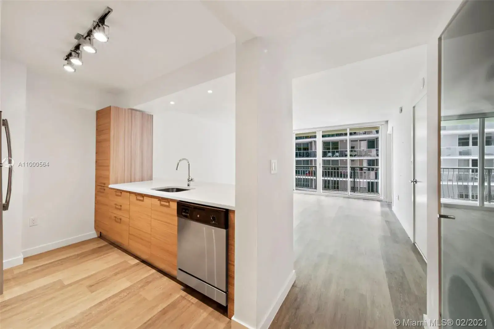 1 bedroom 1 bath Residential Lease for rent at 1756 N Bayshore Dr # 29L, Miami FL 33132