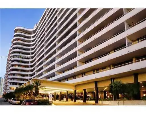 2 bedroom 2 bath Residential for sale at 5555 Collins Ave # 6L, Miami Beach FL 33140