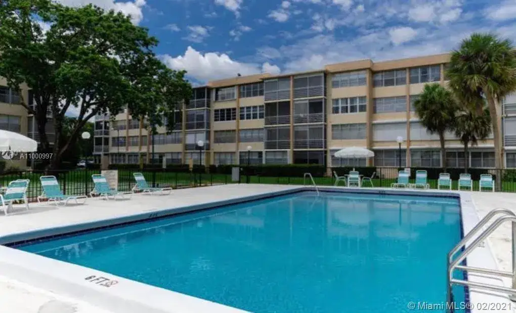 1 bedroom 1 bath Residential for sale at 2751 Taft St # 401, Hollywood FL 33020