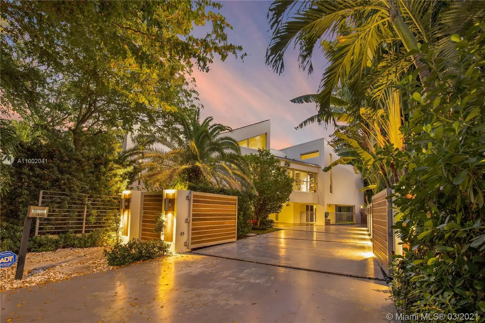 5 bedroom 5 bath Residential for sale at 144 N Prospect Dr, Coral Gables FL 33133