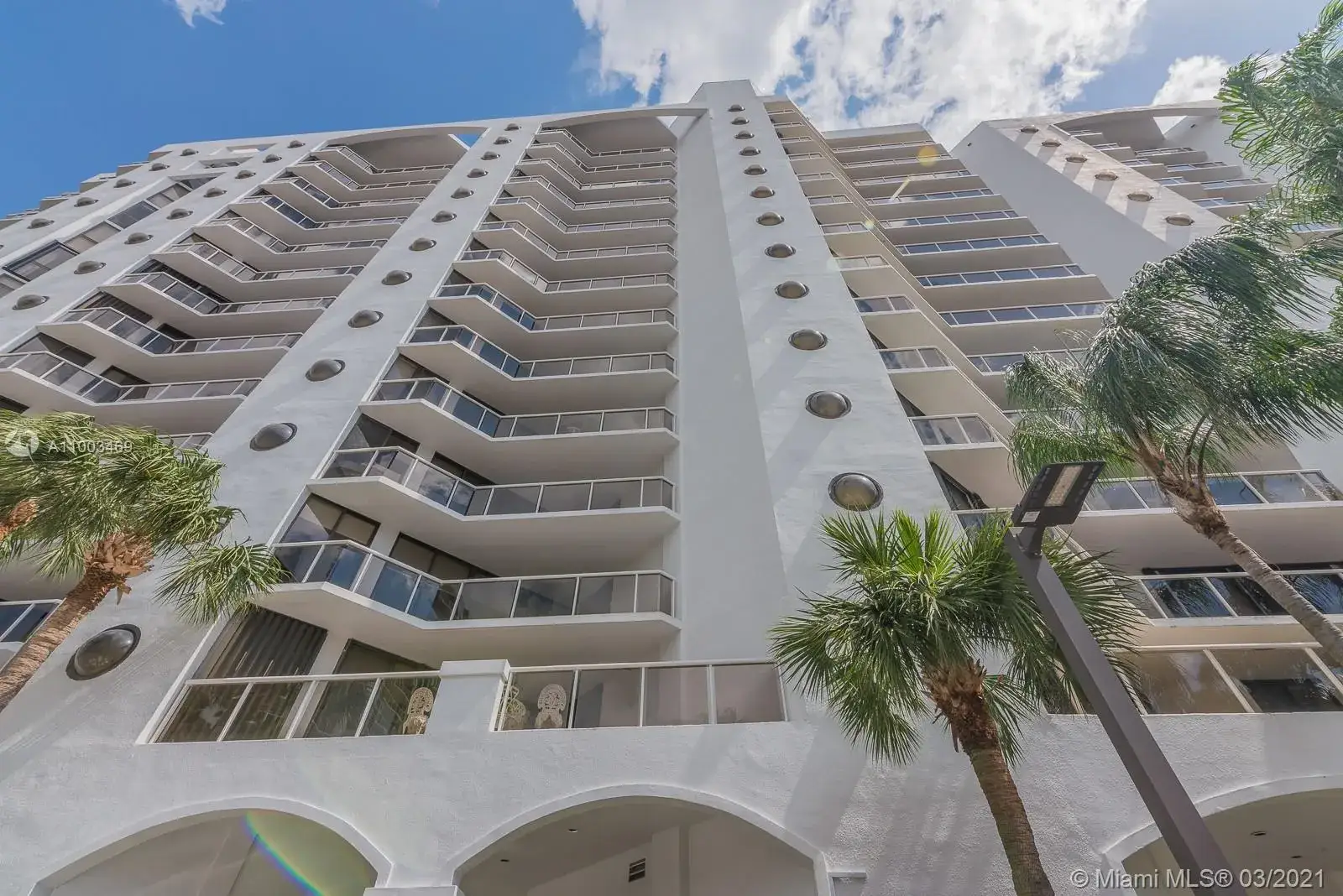 2 bedroom 2 bath Residential for sale at 3610 Yacht Club Dr # 912, Aventura FL 33180