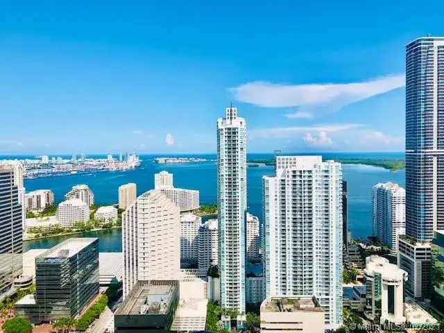 3 bedroom 3 bath Residential Lease for rent at 45 SW 9th St # 4601, Miami FL 33130