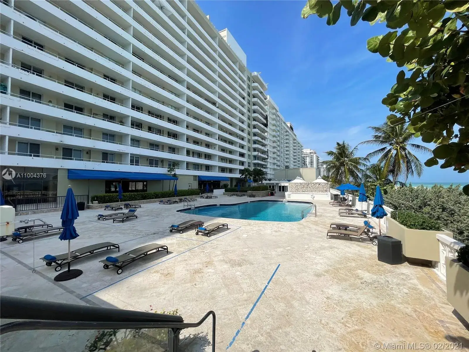 2 bedroom 2 bath Residential Lease for rent at 5555 Collins Ave # 10B, Miami Beach FL 33140