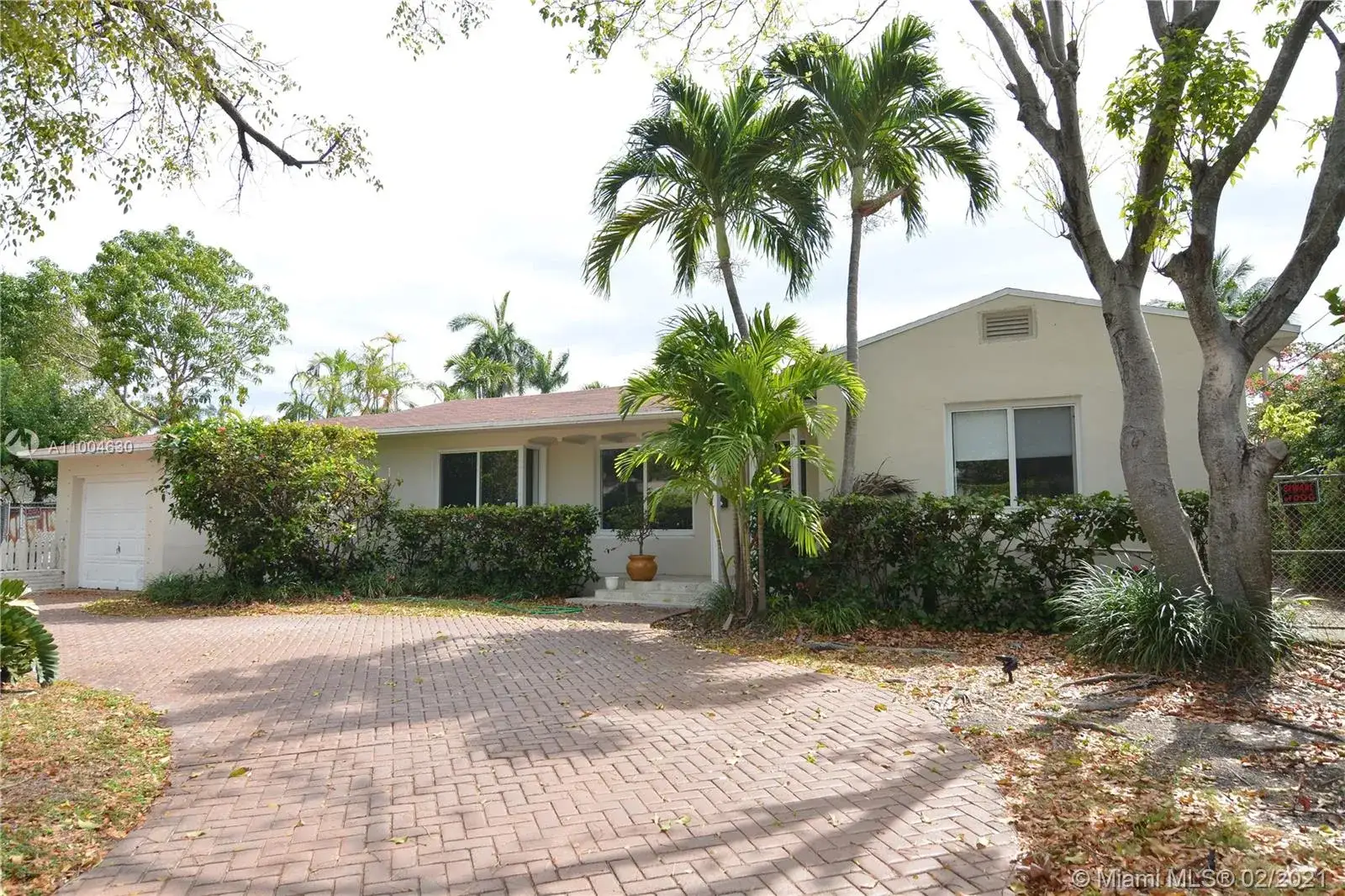 3 bedroom 2 bath Residential for sale at 4455 Alton Rd, Miami Beach FL 33140