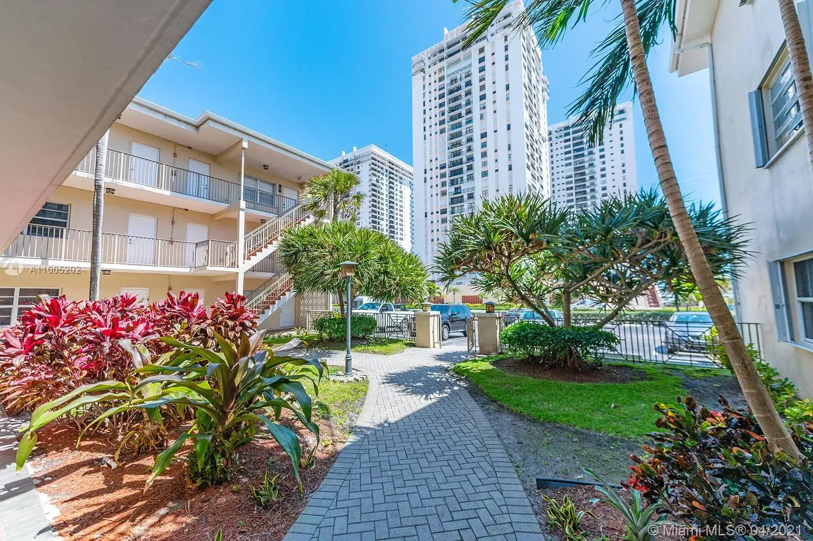 1 bedroom 1 bath Residential Lease for rent at 2600 S Ocean Dr # S113, Hollywood FL 33019