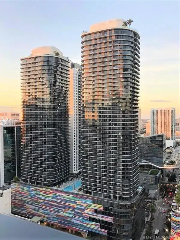 1 bedroom 1 bath Residential for sale at 55 SW 9th St # 3810, Miami FL 33130