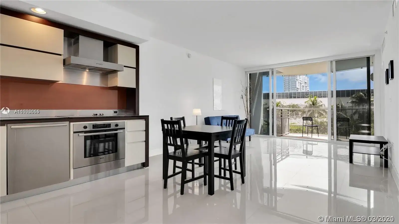 1 bedroom 1 bath Residential for sale at 2155 Washington Ct # 303, Miami Beach FL 33139