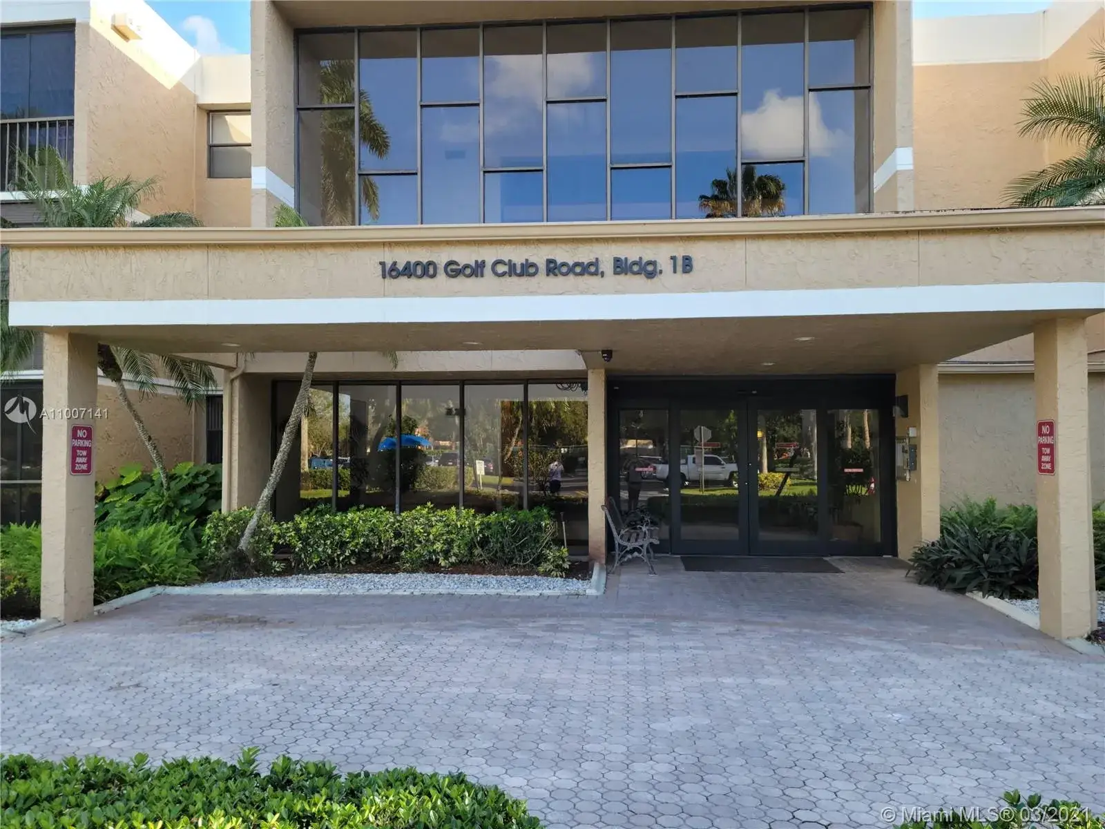 2 bedroom 2 bath Residential Lease for rent at 16400 Golf Club Rd # 213, Weston FL 33326