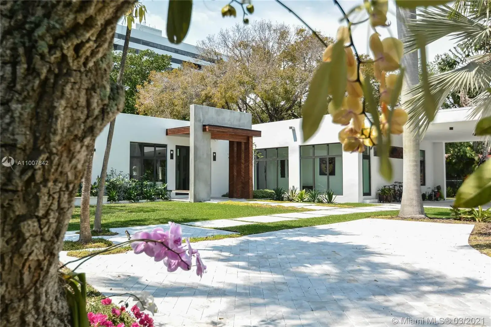 5 bedroom 5 bath Residential for sale at 560 Bay Point Rd, Miami FL 33137