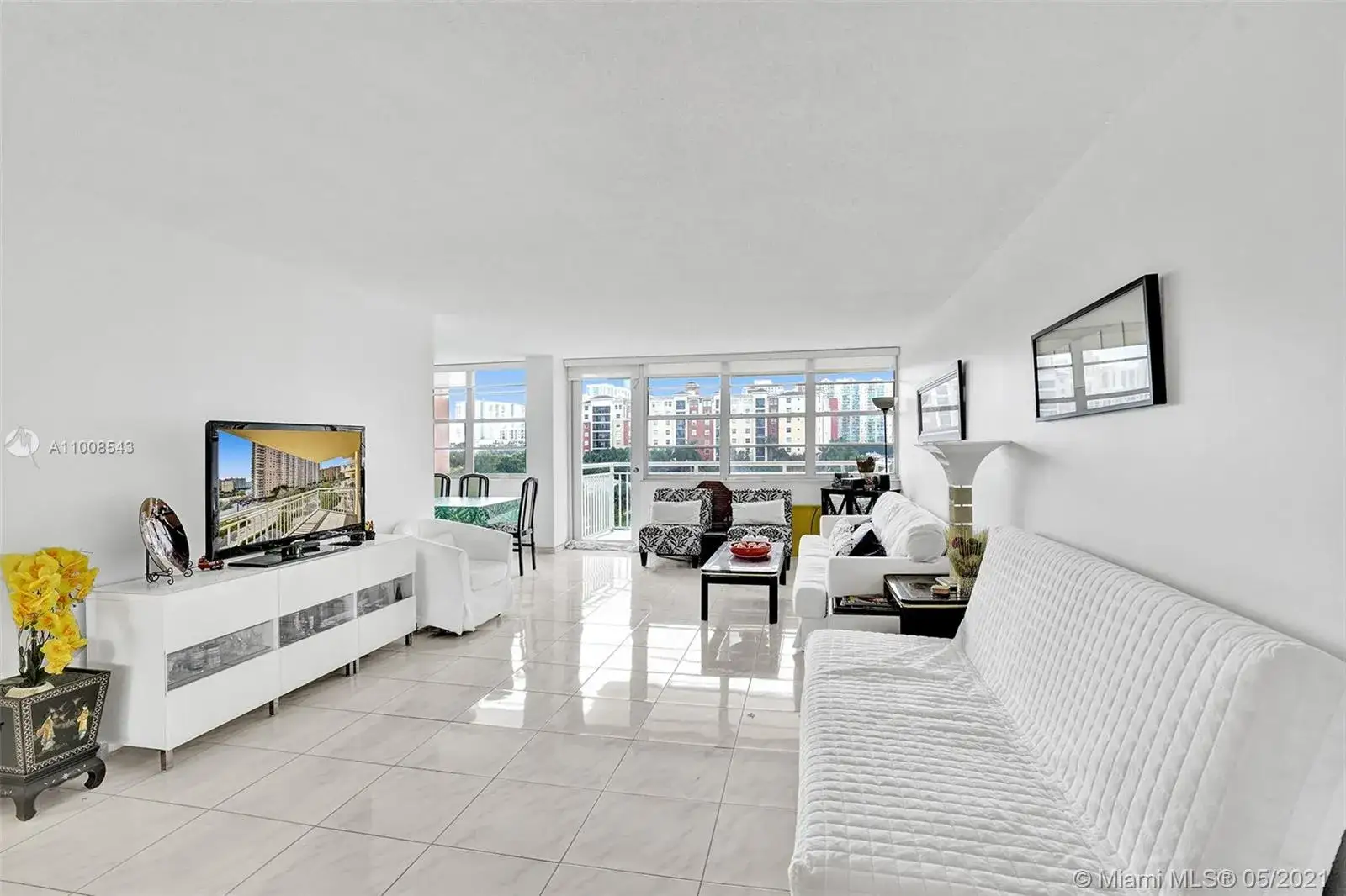1 bedroom 1 bath Residential for sale at 251 174th St # 415, Sunny Isles Beach FL 33160