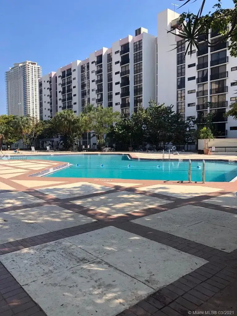 1 bedroom 1 bath Residential for sale at 17011 N Bay Rd # 612, Sunny Isles Beach FL 33160