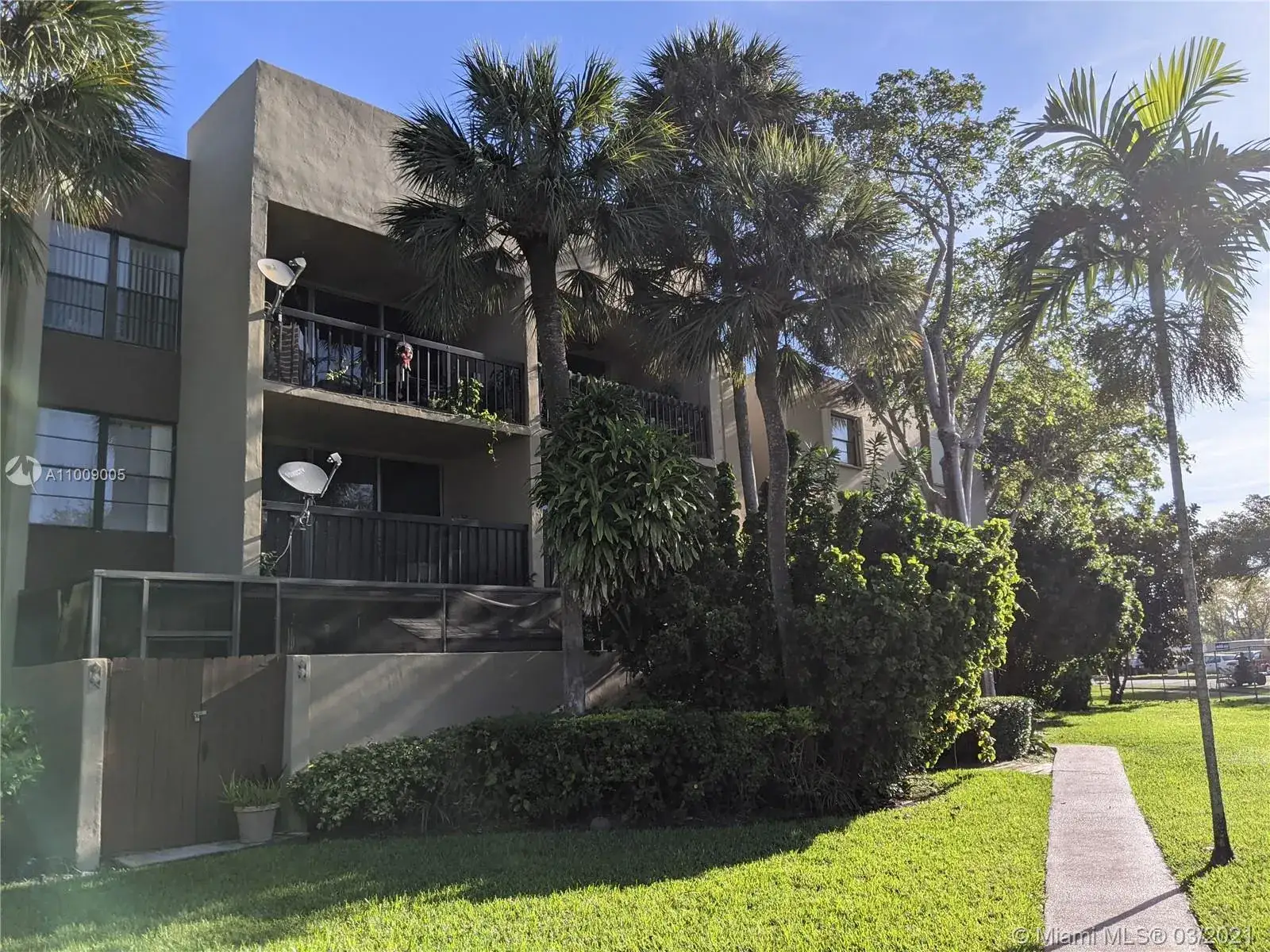 1 bedroom 1 bath Residential for sale at 10835 SW 112th Ave # 314, Miami FL 33176