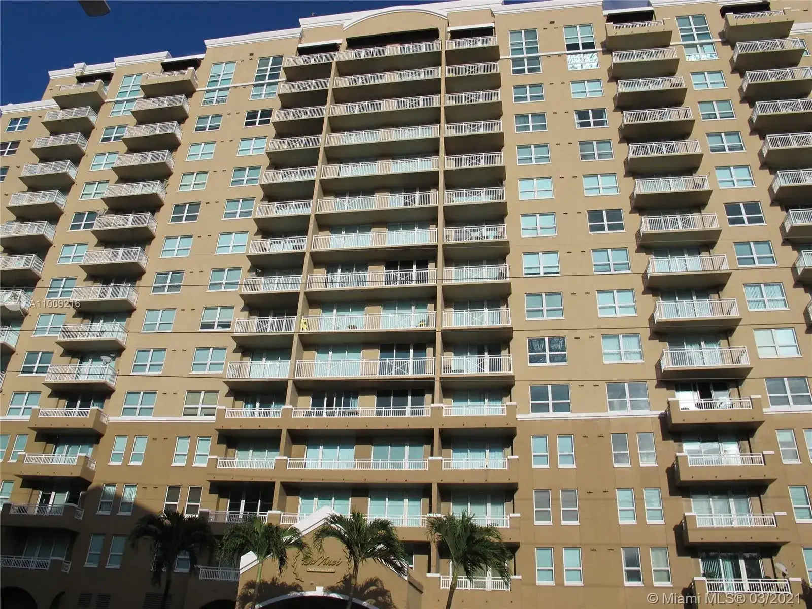1 bedroom 1 bath Residential for sale at 2665 SW 37th Ave # 408, Miami FL 33133