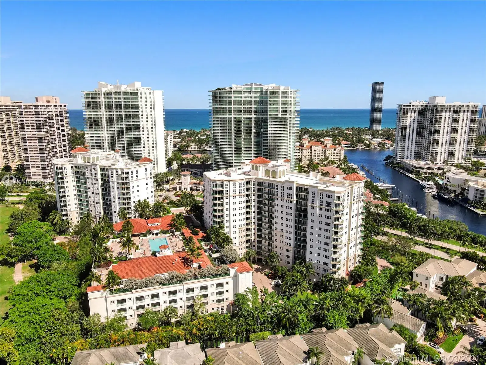2 bedroom 2 bath Residential for sale at 19900 E Country Club Dr # 318, Aventura FL 33180