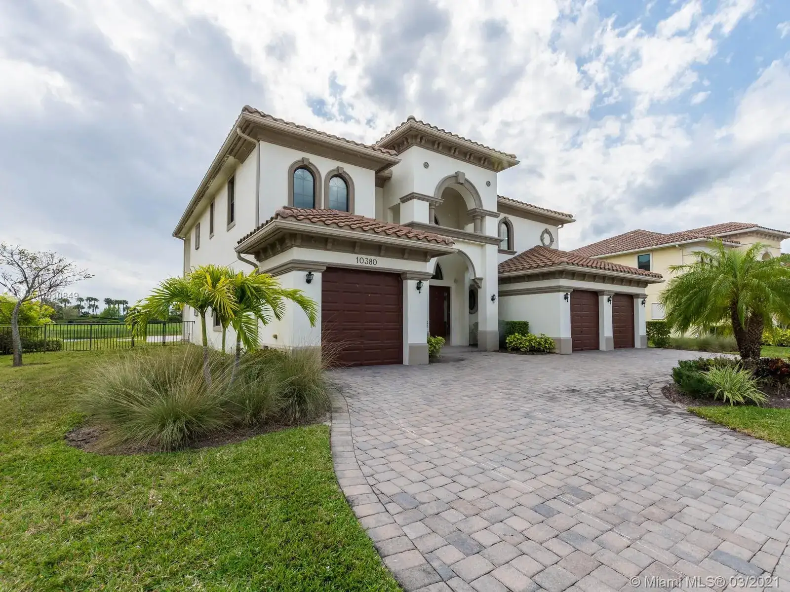 5 bedroom 5 bath Residential for sale at 10380 S Barnsley Dr, Parkland FL 33076