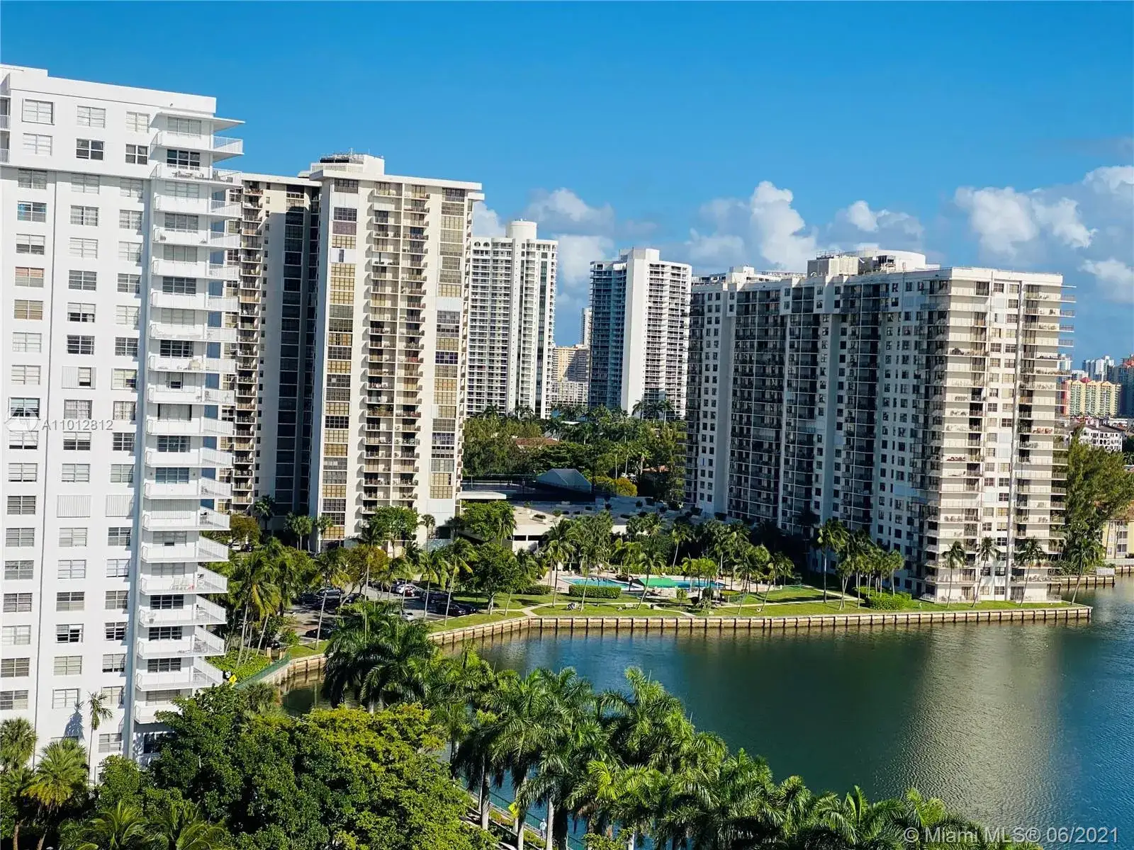 1 bedroom 1 bath Residential for sale at 2801 NE 183rd St # 1510W, Aventura FL 33160
