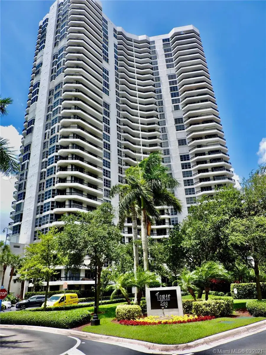 2 bedroom 2 bath Residential for sale at 3530 Mystic Pointe Dr # 2907, Aventura FL 33180