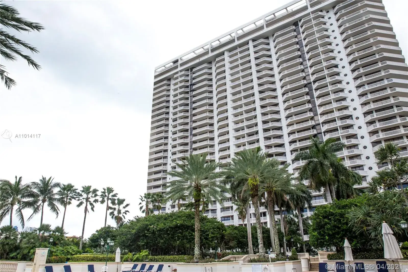 2 bedroom 2 bath Residential for sale at 2000 Island Blvd # 703, Aventura FL 33160
