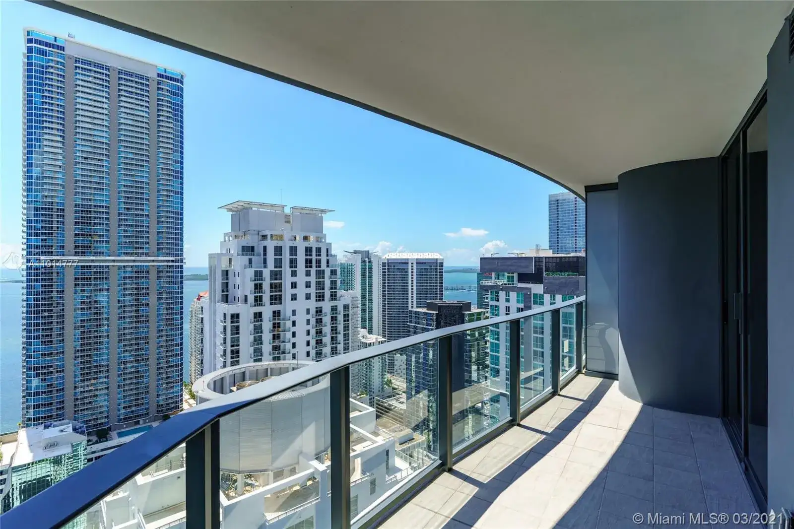 1 bedroom 1 bath Residential for sale at 1000 Brickell Plz # 4703, Miami FL 33131