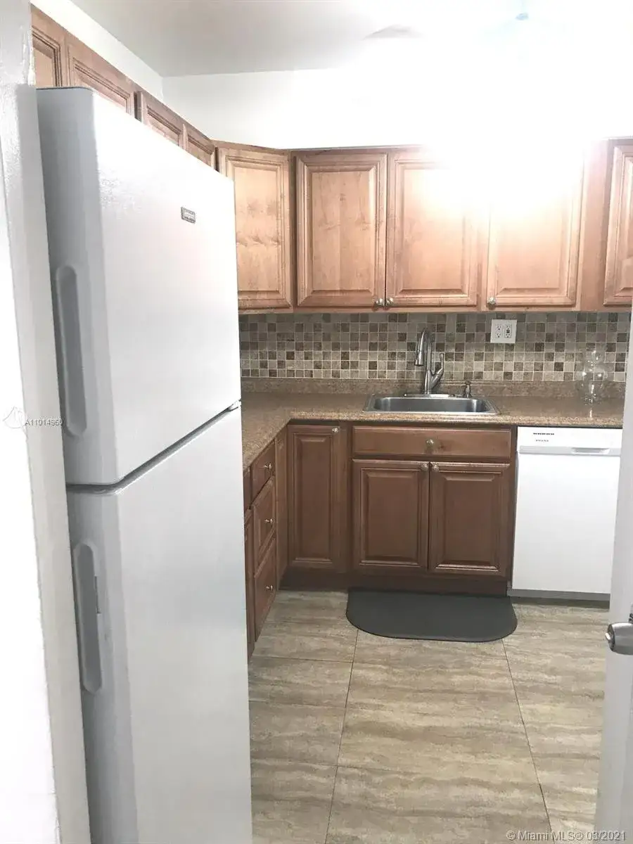 1 bedroom 1 bath Residential for sale at 1170 NE 191st St # 24, Miami FL 33179