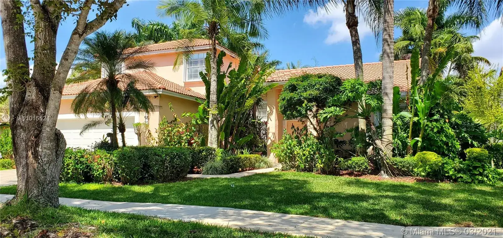 4 bedroom 3 bath Residential Lease for rent at 1987 S Landing Way, Weston FL 33326