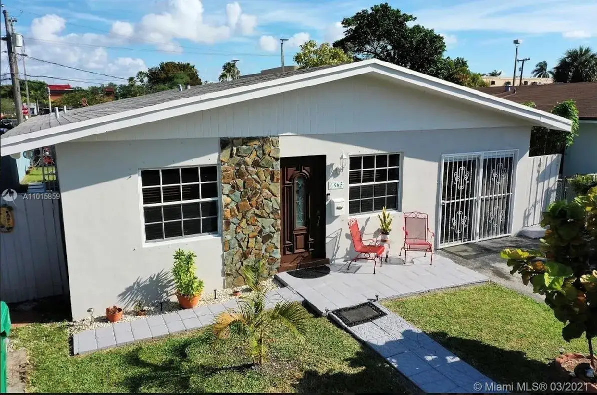 3 bedroom 2 bath Residential Lease for rent at 6865 SW 42nd St, Miami FL 33155