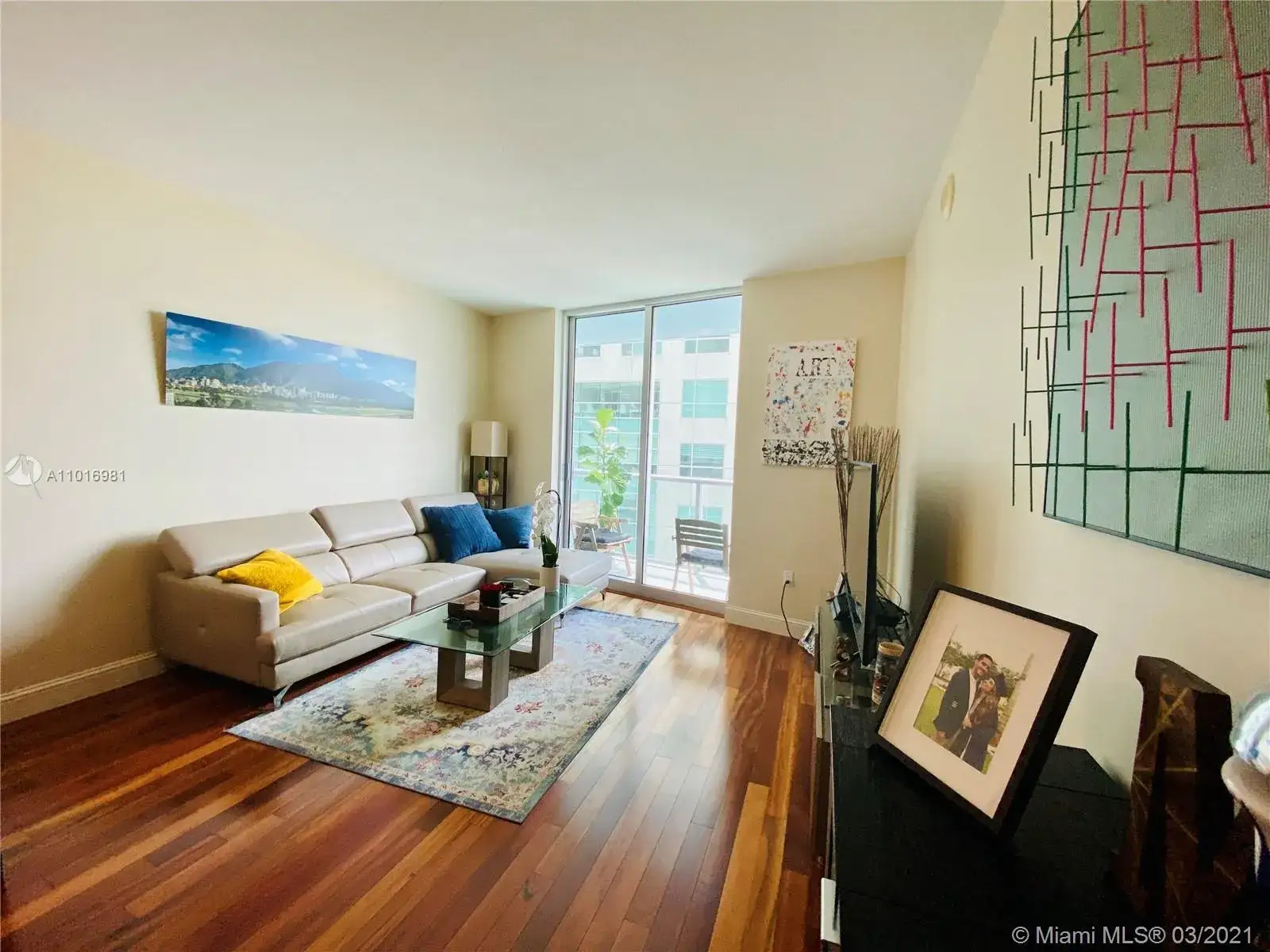1 bedroom 1 bath Residential for sale at 185 SW 7th St # 1708, Miami FL 33130