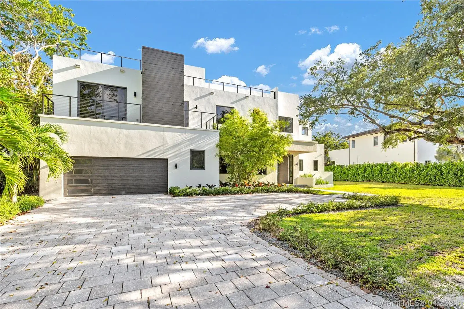 7 bedroom 7 bath Residential for sale at 4860 SW 76th St, Miami FL 33143