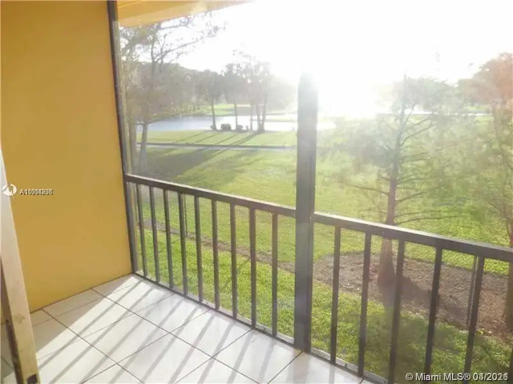 1 bedroom 1 bath Residential Lease for rent at 8060 Fairview Dr # 208, Tamarac FL 33321