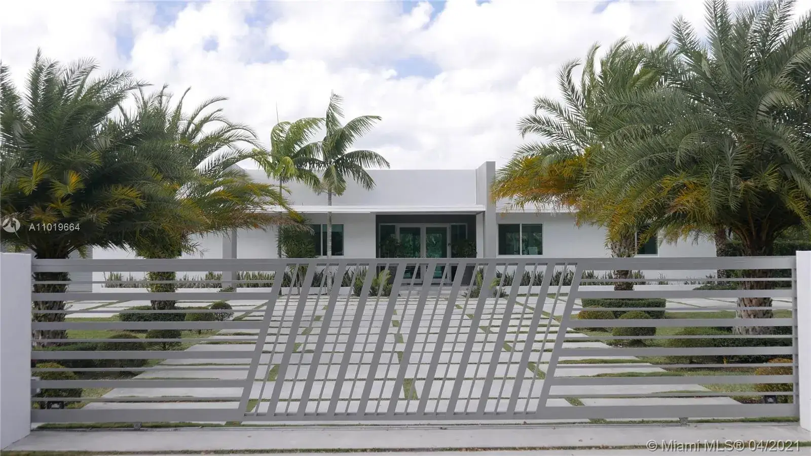 4 bedroom 5 bath Residential Lease for rent at 23660 SW 120th Ave, Miami FL 33032